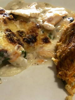 Una foto de Pescado con crema y queso azul