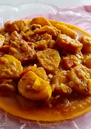 A picture of Kacche kele(Raw banana) ki sabzi.