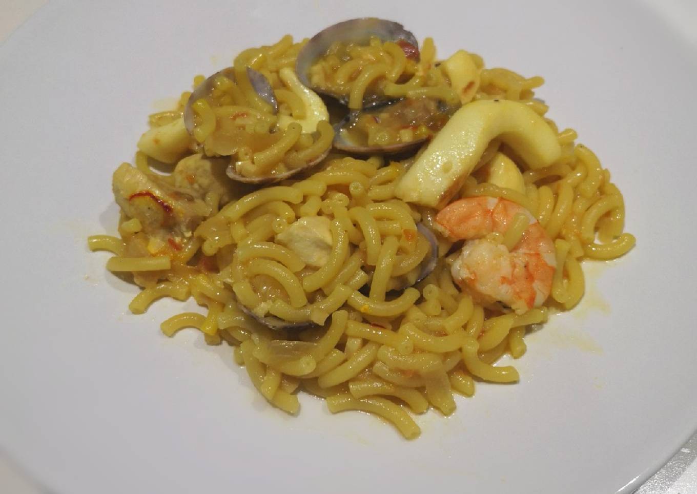 Fideuá con marisco