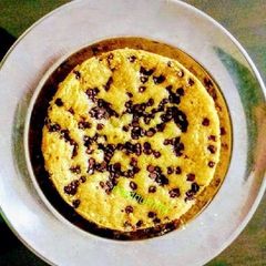 A picture of Cake with Choco Chips.
