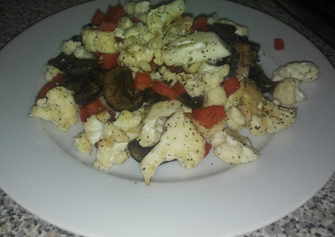 Ensalada de coliflor y hongos