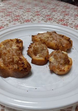 Foto di Crostini salsiccia e stracchino