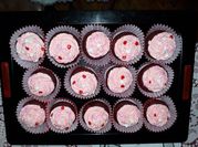 Una foto de cupcake relleno de chocolate