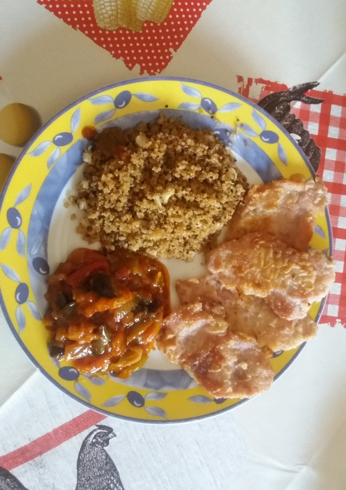 Una foto de Plato combinado con lomo de cerdo, quinoa y fritada de verduras