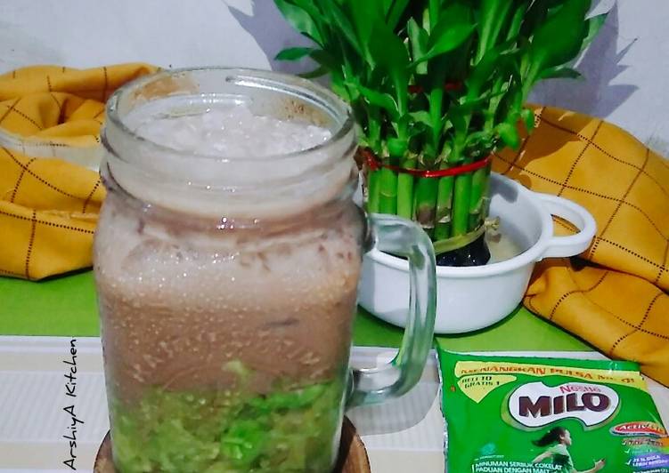 Alpukat Kocok with Milo