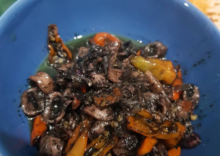 Bagaimana memasak Tumis cumi bumbu hitam Lezat