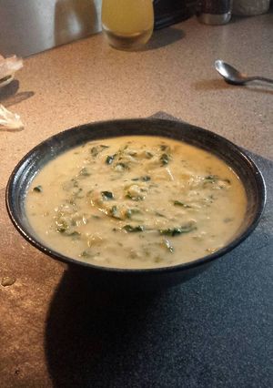 A picture of Spinach and lemon soup (with rice).