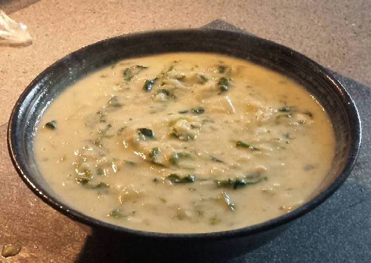 Spinach and lemon soup (with rice)