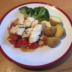 A picture of Baked cod with roasted fennel, onions and tomatoes.