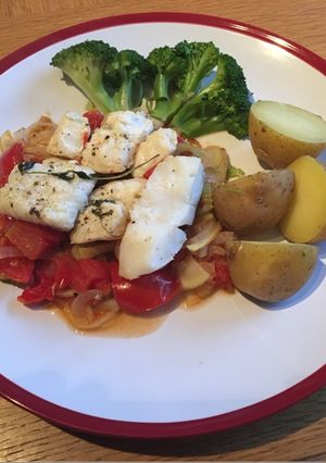 A picture of Baked cod with roasted fennel, onions and tomatoes.