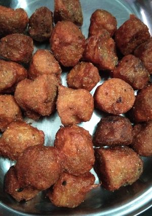 A picture of Suji potato pakode.