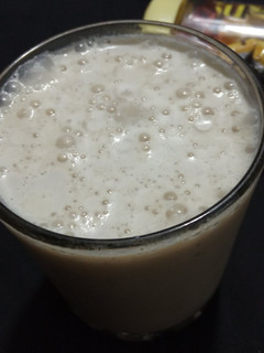 કોલ્ડ કોફી (Cold coffee in gujrati) રેસીપી મુખ્ય ફોટો