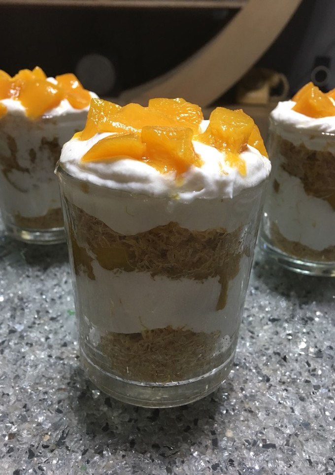 صورة لوصفة كنافة بالكريمة والخوخ