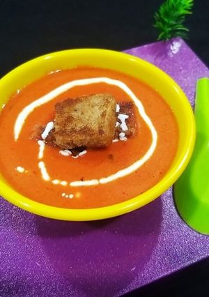 पॉवर पॅक रेड सूप (carrot beet soup recipe in marathi) रेसिपी चे मुख्य फोटो 