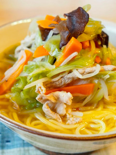 Una foto de Tanmen, Sopa de fideos con muchas verduras (タンメン) / Comida japonesa casera