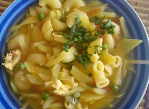 Una foto de Sopita de olluco con fideo