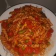 Fideos con salsa de vienesas