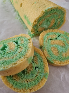 A picture of Keto swiss roll with pandan ice cream filling.