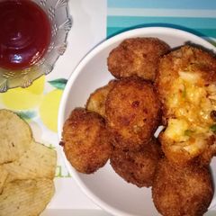 A picture of Mac And veggies cheese balls.