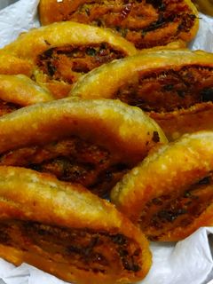 कोबी भाकरवडी (Cabbage Bhakarvadi recipe in marathi) रेसिपी चे मुख्य फोटो