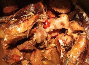 Hình của món Cá nục kho mật mía.