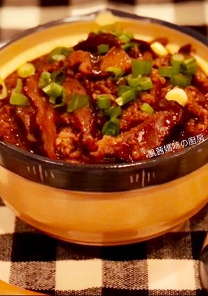 A picture of Easy Braised Pork with Shiitake Mushrooms.