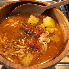 A picture of VEGAN tomato soup.