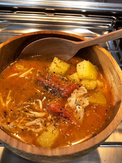 A picture of VEGAN tomato soup.