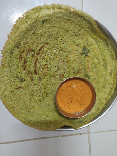 முடக்கறுத்தான் (முடக்கத்தான்) கீரை தோசை (mudakkathan keerai dosai recipe in tamil) செய்முறை முக்கிய புகைப்படம்