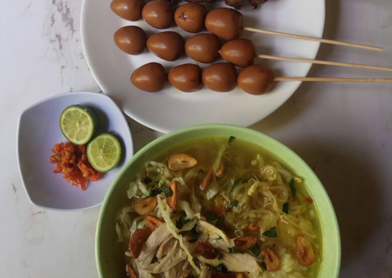 Soto ayam kampung dan sate pindang telur puyuh