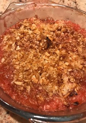 Foto di Dolce al rabarbaro tipo crumble con avena (senza farina)