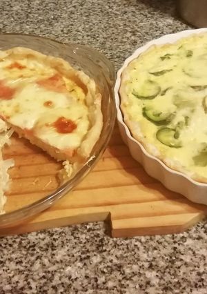 Una foto de Dos tartas con una misma base