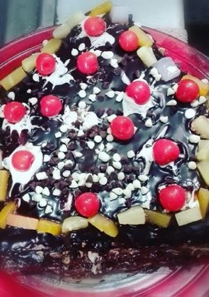 A picture of Black forest cake🌹.