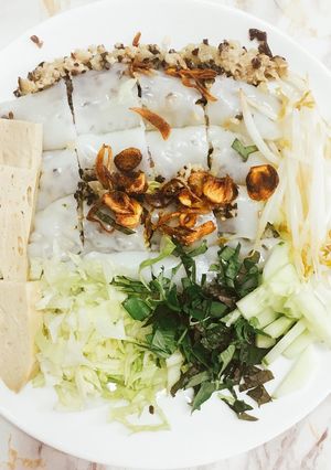 Hình của món Bánh cuốn tôm thịt (làm bánh bằng chảo chống dính).