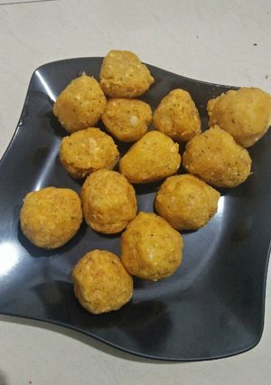 A picture of Poha aloo balls.