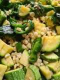 Calabacitas con rajas y elotes