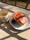 Desayuno completo con higos y tostada
