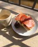 Desayuno completo con higos y tostada