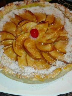 Una foto de Tarta de manzana de crema pastelera con sabor a manzana