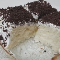 A picture of Bread cream cake.