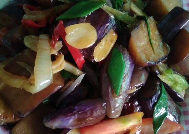  Resep  Terong  ungu saus  tiram  oleh Deri Damia Lutfiah Cookpad