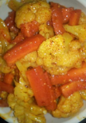A picture of Cauliflower carrot instant pickle.