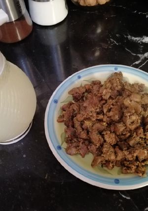 صورة لوصفة كبدة وقوانص ديال الدجاج مشرملة