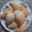 Empanadas de verduras y salsa blanca
