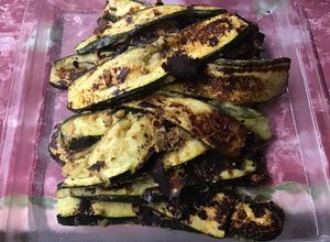 Une photo de Courgettes marinées grillées panure au parmesan