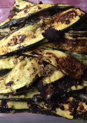 Une photo de Courgettes marinées grillées panure au parmesan