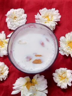खजूर ड्राई फ्रूट दूध (khajur dry fruit doodh recipe in Hindi) रेसिपी मुख्य फोटो