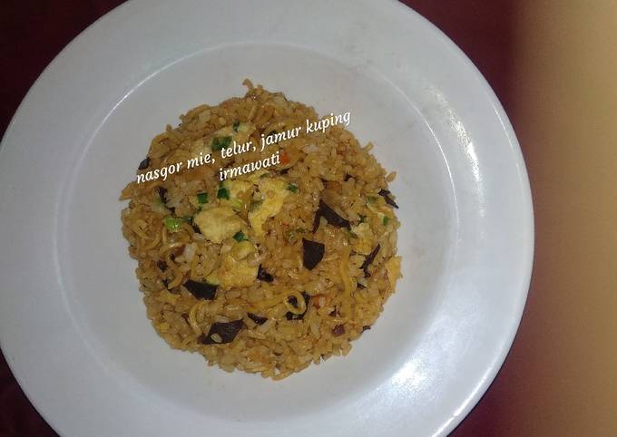 Nasgor Mie,Telur,Jamur Kuping