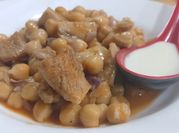 Una foto de salsa de callos
