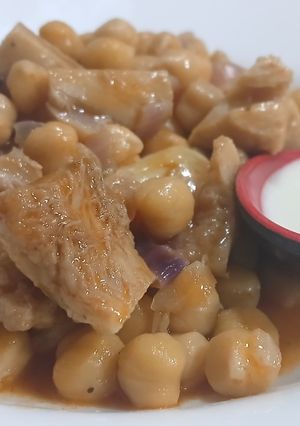 Una foto de Garbanzos de bote con Callos en Salsa